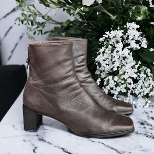 Vintage Stuart Weitzman Brown Leather Square Toe Ankle Boots Size 7 Stacked Heel